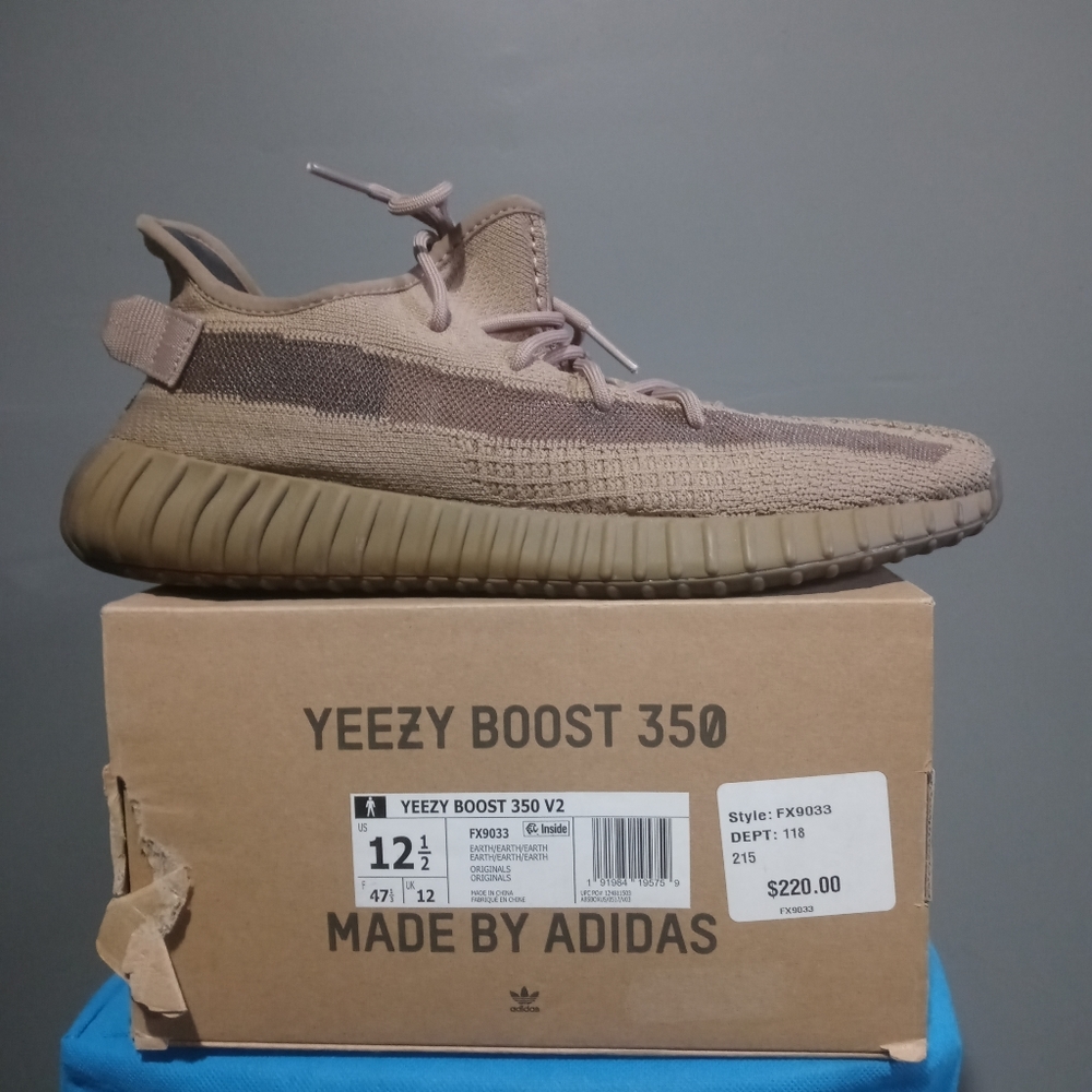 YEEZY BOOST 350 V2 **100% AUTHENTIC***